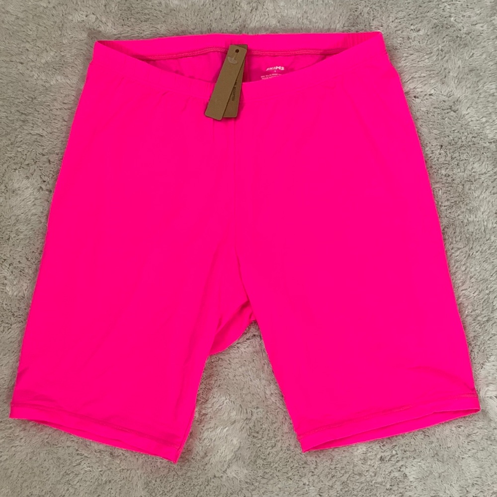 NWT - SKIMS - Fits Everybody Neon Pink Biker short